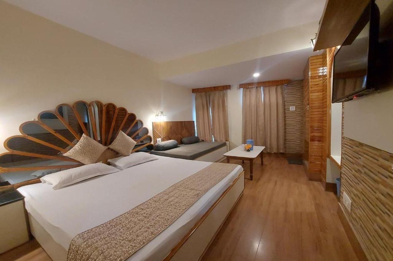 Brightland Hotel Shimla Bagian luar foto